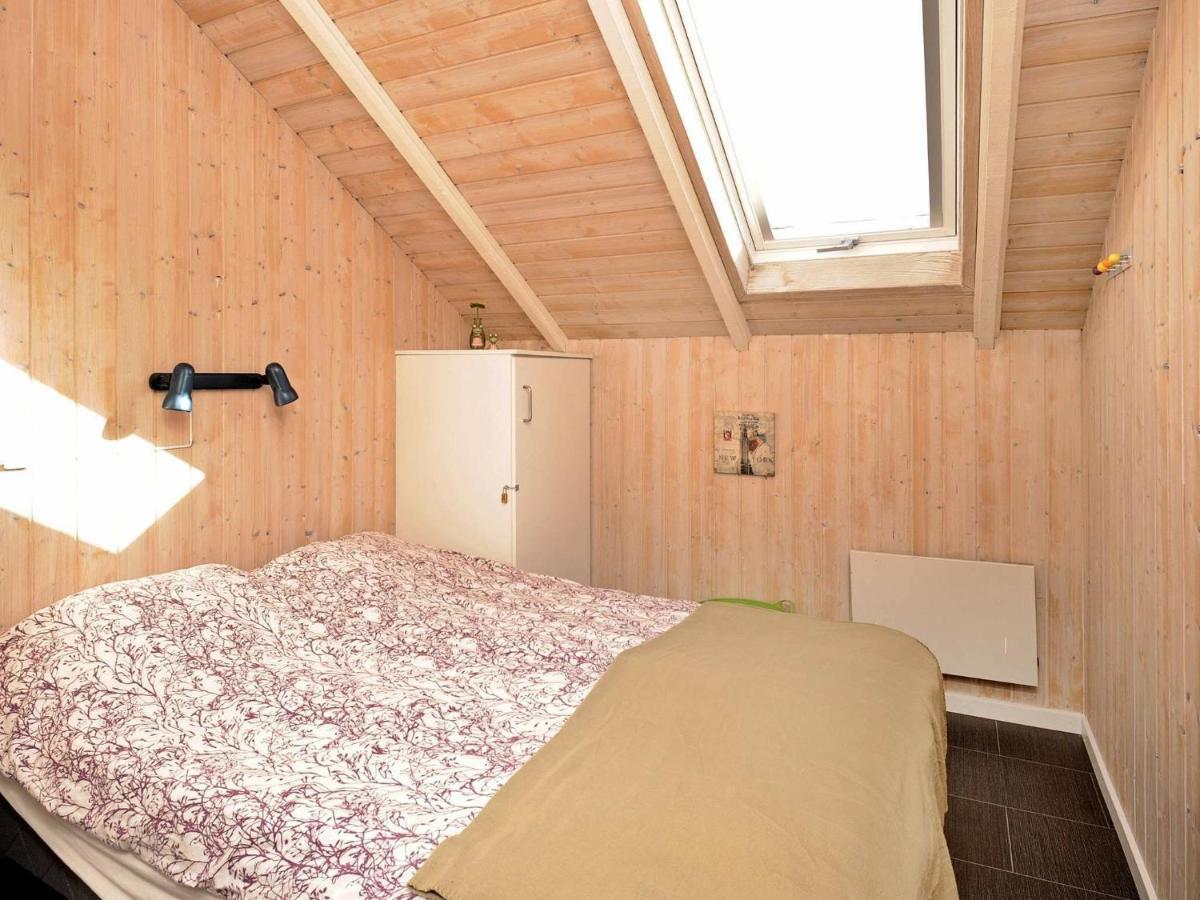 8 Person Holiday Home In Hejls Стая снимка