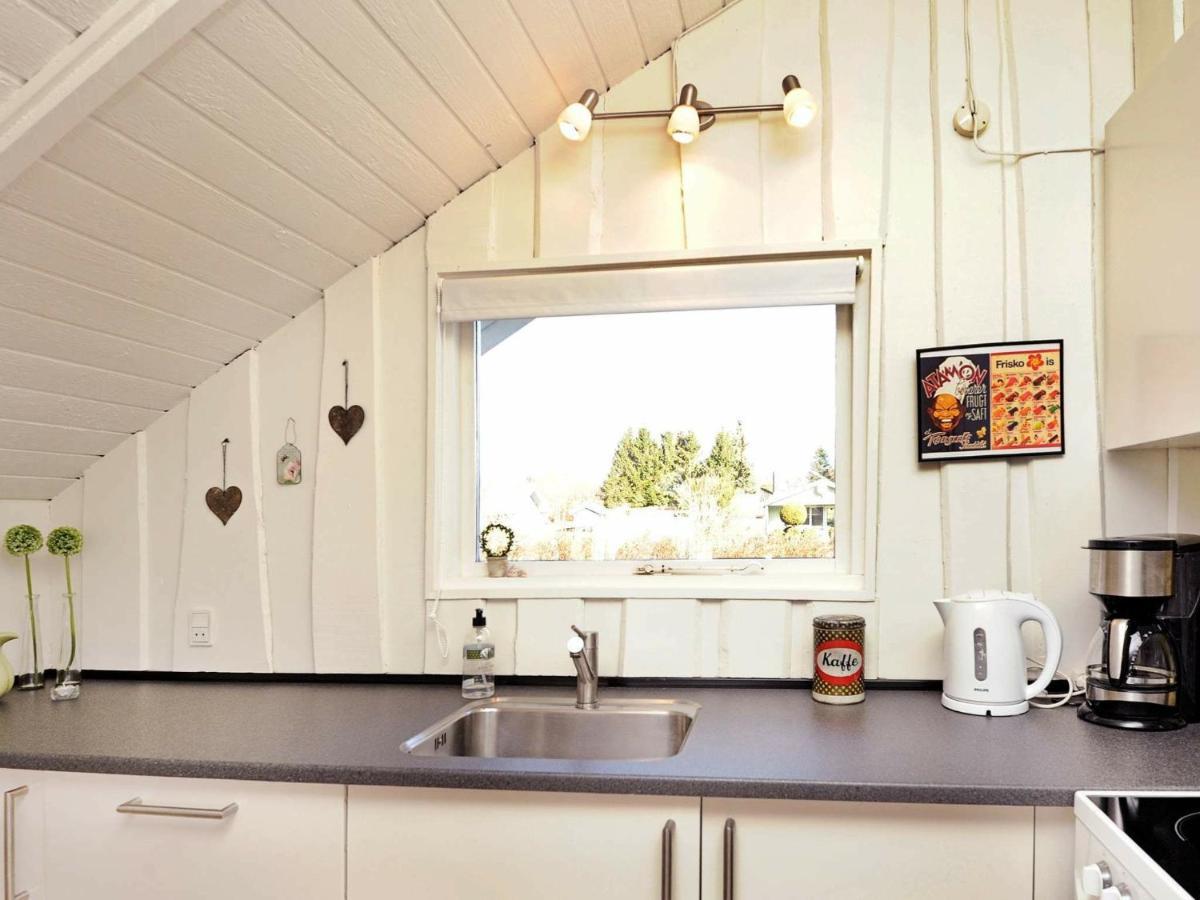 8 Person Holiday Home In Hejls Стая снимка