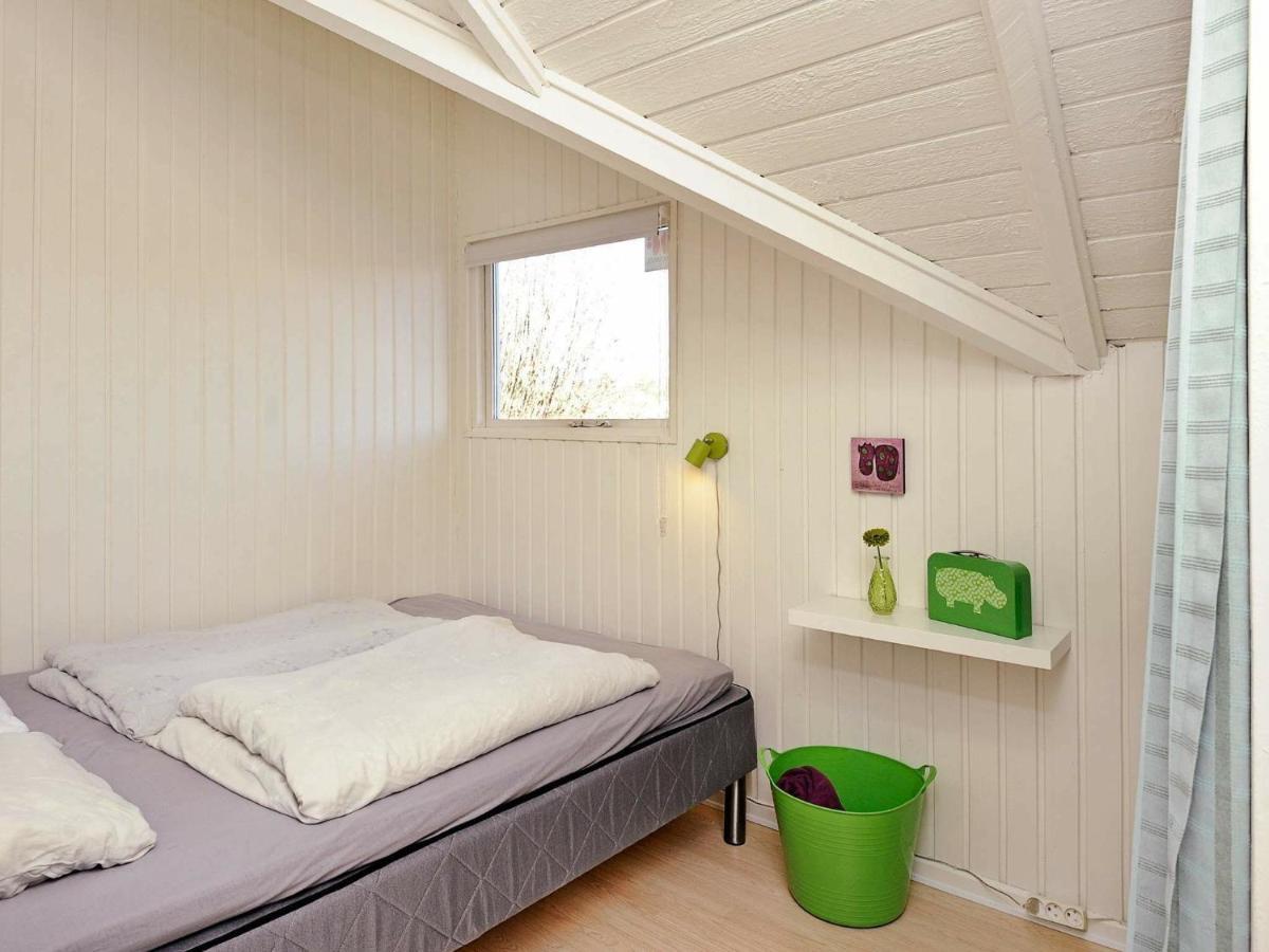 8 Person Holiday Home In Hejls Екстериор снимка